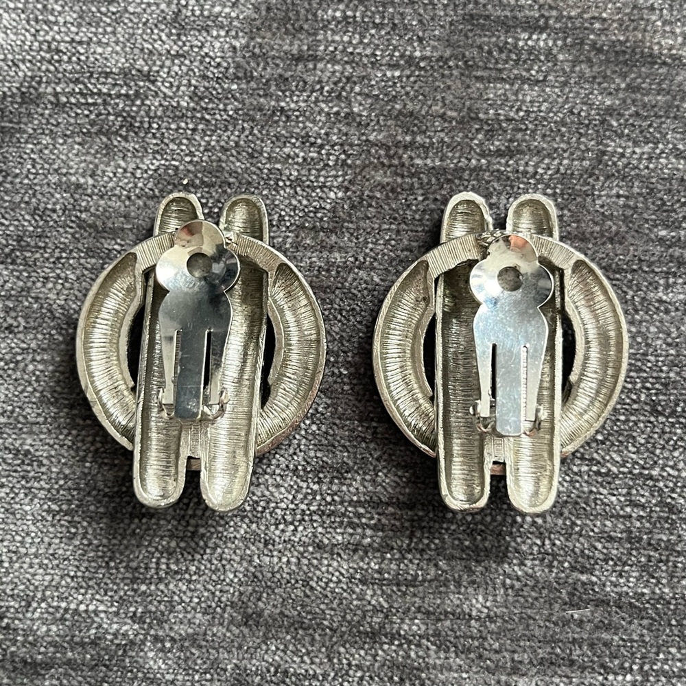 Silver clip on earrings - Picture 3 of 4